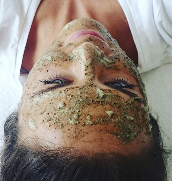 Få fugtgivende anti-aging ansigtsbehandling og behandling mod rynker, samt hudsygdomme. Få færre rynker og ansigtshuden strammet op.