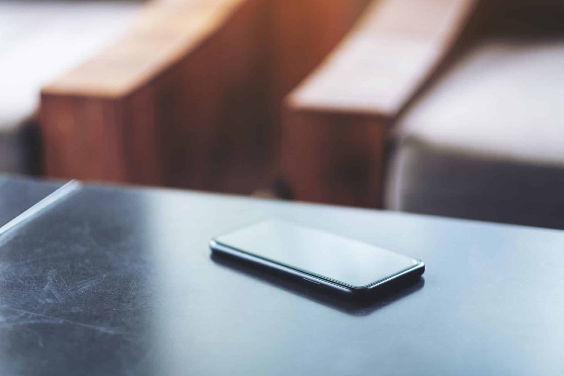 single black mobile phone table scaled